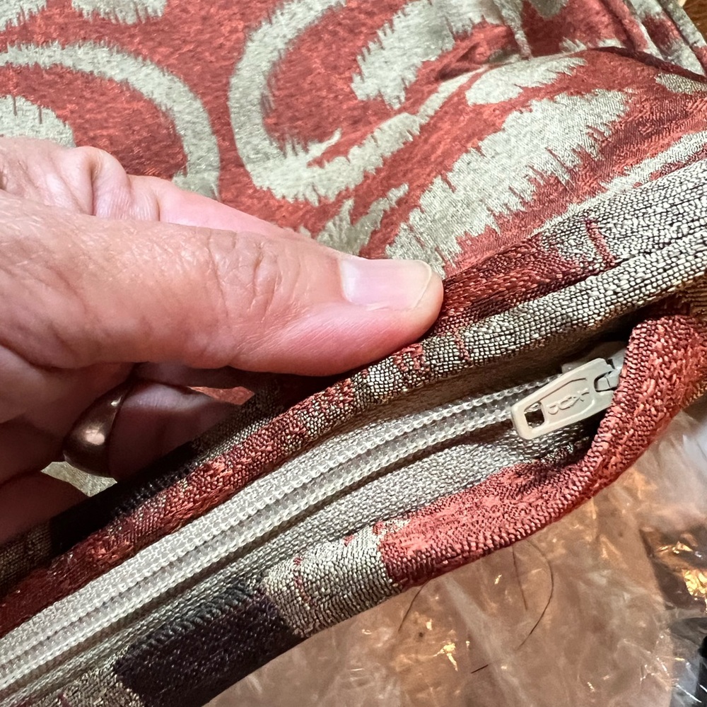 RM COCO ALLURE Red and Gold Patterned Fabric, custom made - Picture 6 of 6